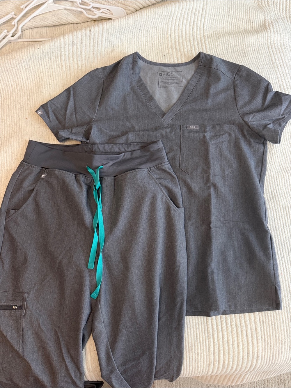 FIGS Women’s Charcoal Jogger Set with Teal Drawstring